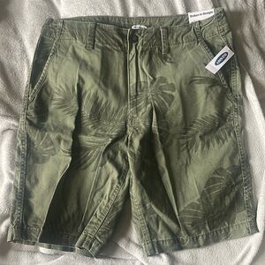 NWT Old Navy men’s shorts Broken-In Straight size 32 - 10 inch seam at the knee
